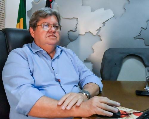 João Azevêdo anuncia R$ 713 milhões em pagamento com antecipação da 1ª parcela do 13º e da folha de maio