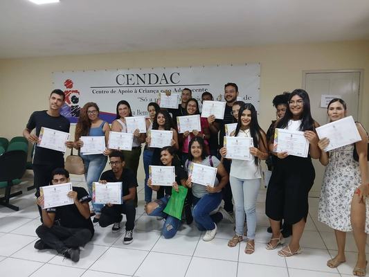 Cendac entrega certificados do curso de Atendente de Farmácia e realiza palestra sobre abuso e exploração sexual infantojuvenil